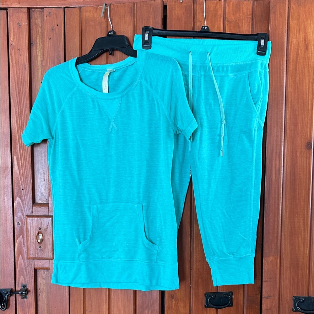 GreenTea Turquoise women’s Capri Pajama Set. RW